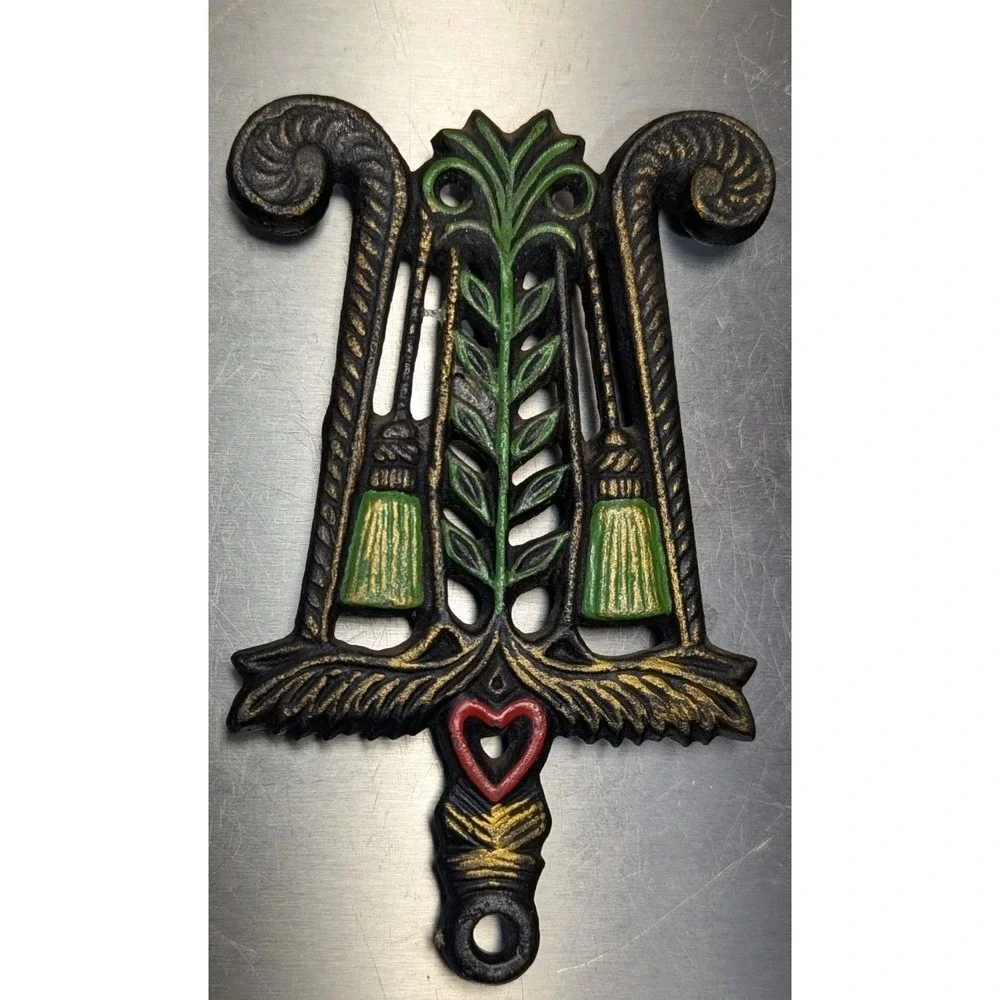 Wilton colonial trivets
